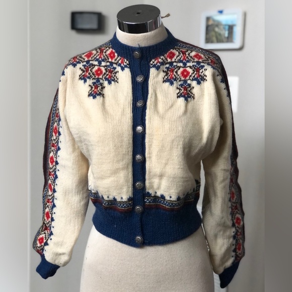 Vintage Handknit Norwegian Woolen Cardigan - Picture 4 of 15